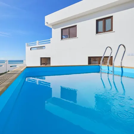 Wander Surf House Hostal