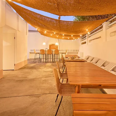 Wander Surf House Hostal *