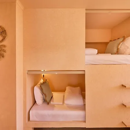 Wander Surf House Ostello