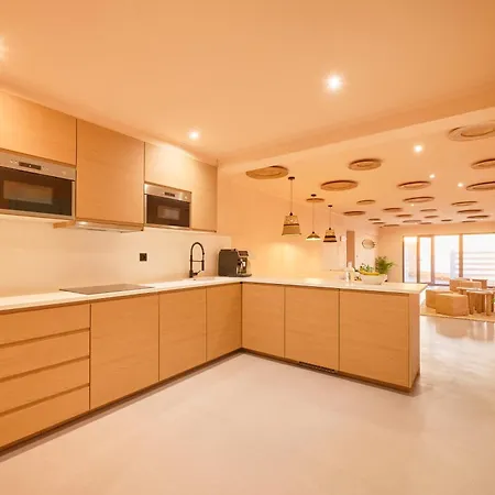 Wander Surf House Ostello