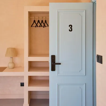 Wander Surf House Ostello