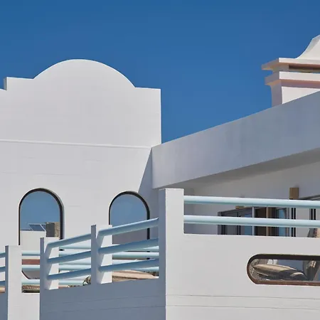 Wander Surf House Hostal *