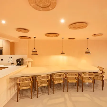 Wander Surf House Ostello *