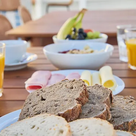 Hostal Wander Surf House *